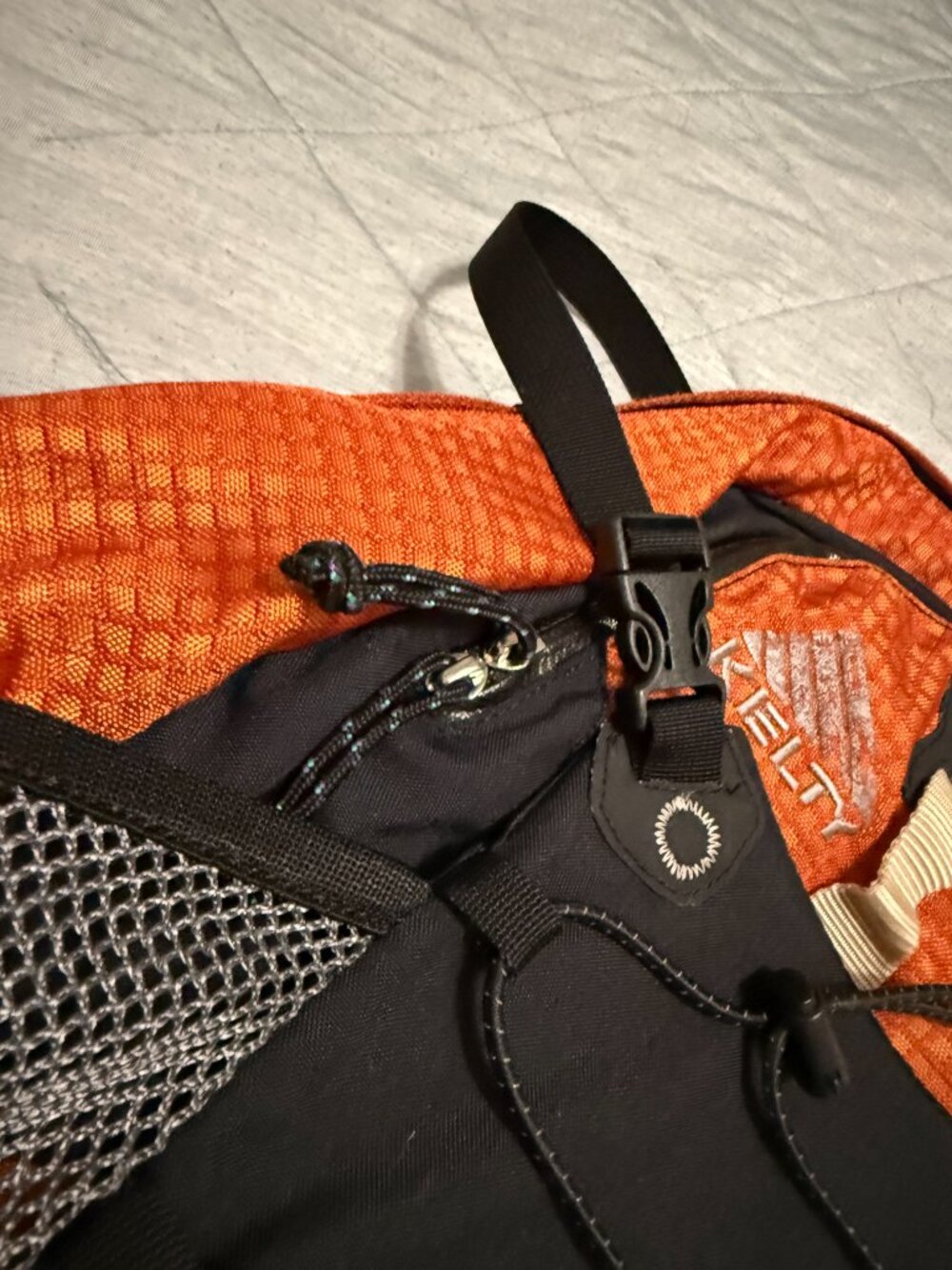 Kelty Torrey 1600 Amber/Black Pack w/o hydration bag - Picture 2 of 16